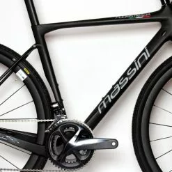 Massini Fuoristrada Gravel Carbon Disc Custom Gravelbike 26 Massini Fuoristrada Gravel Carbon Disc Custom Gravelbike -Cinelli Winkel massini fuoristrada ultegra di2 mat zwart 2 medium